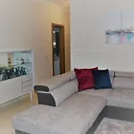 Casa Jasmim, near airport, 6km Faro beach