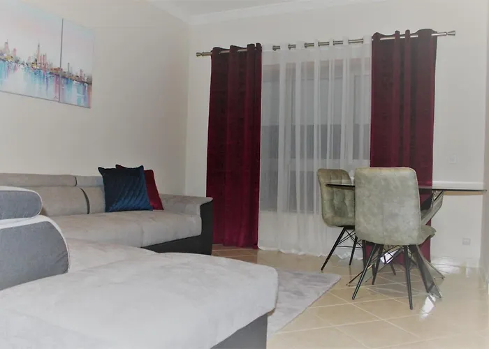 Casa Jasmim, near airport, 6km Faro beach